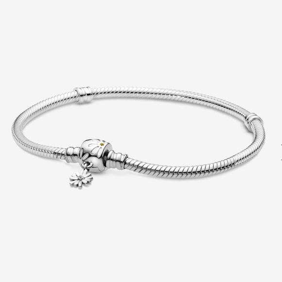 Pandora Moment Daisy Flower Bracelet - Picture 1 of 3